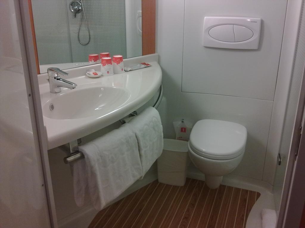 Ibis Leshan City Center Exterior foto